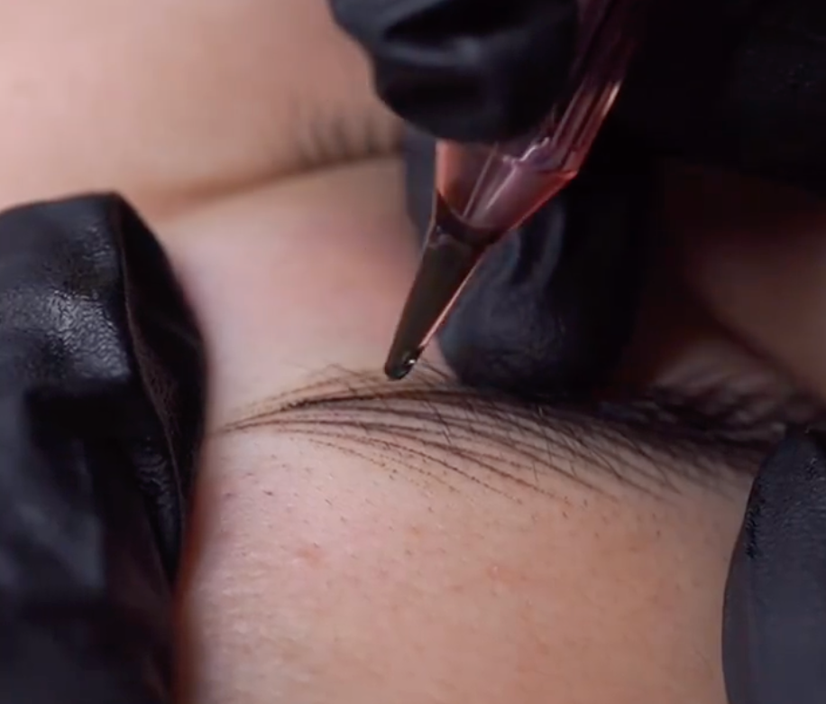 Digital Hairstroke Brows